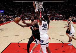 麻将胡了-火箭锋线新(xīn)星表现亮眼，但(dàn)进攻选擇(zé)仍需调整