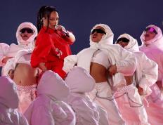 麻将胡了免费旋转-泰勒爲(wèi)何放弃超级碗(wǎn)？NFL谈判破裂，阿(ā)黛爾(ěr)或(huò)“二次(cì)出山”