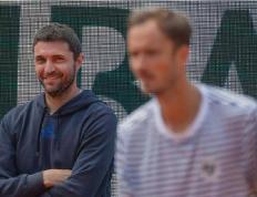 麻将胡了免费旋转-“克星”变教(jiào)練(liàn)！西蒙執(zhí)教(jiào)梅(méi)德韦杰夫遇(yù)挑战，美网后团队大調(diào)整(zhěng)