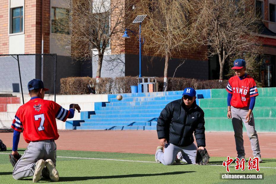 麻将胡了2-【图片故事】棒球(qiú)教(jiào)练华旦班玛：爲(wèi)高原牧区孩(hái)子揮(huī)出一条“梦想之(zhī)路(lù)”