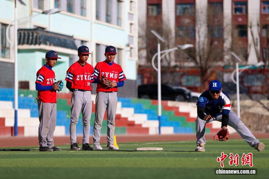 麻将胡了2-【图片故事】棒球(qiú)教(jiào)练华旦班玛：爲(wèi)高原牧区孩(hái)子揮(huī)出一条“梦想之(zhī)路(lù)”