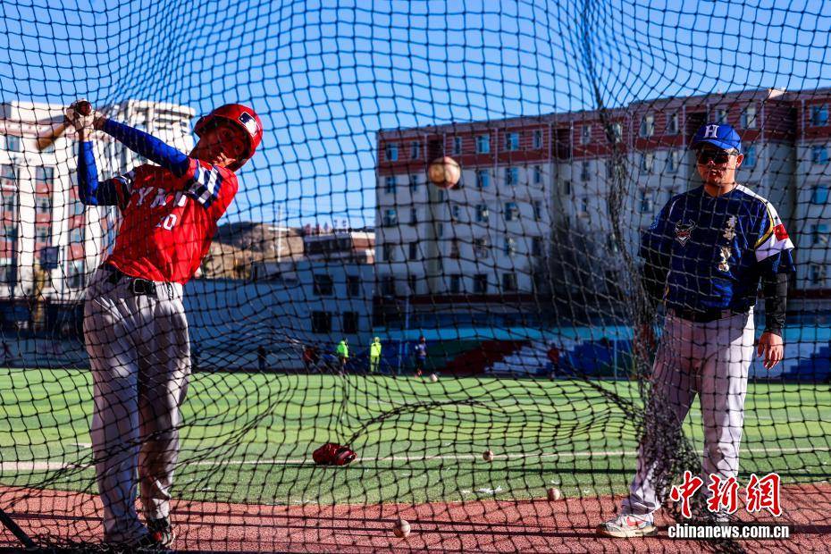 麻将胡了2-【图片故事】棒球(qiú)教(jiào)练华旦班玛：爲(wèi)高原牧区孩(hái)子揮(huī)出一条“梦想之(zhī)路(lù)”