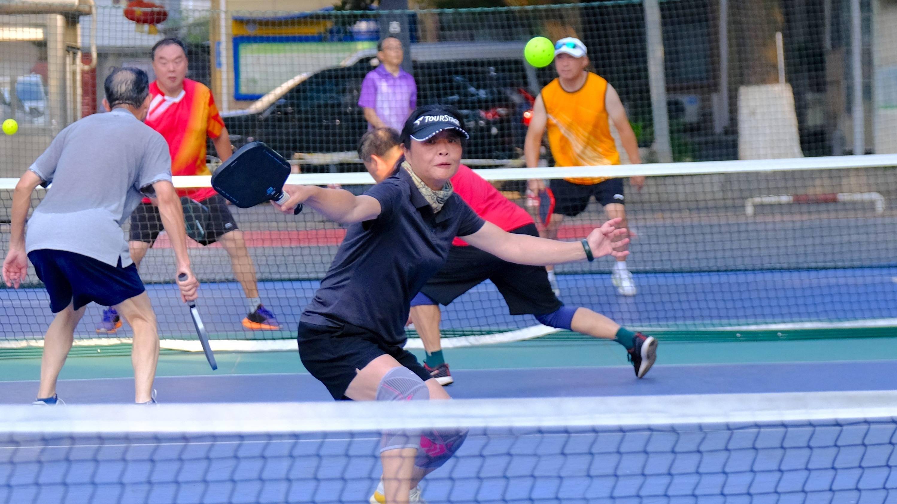 麻将糊了-告别羽毛(máo)球自由，中产迷上(shàng)匹克球